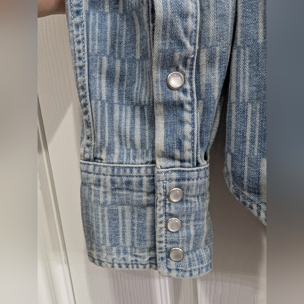 Levi's Western Denim Pearl Snap Long Sleeve Shirt, Size Small - Picture 4 of 12